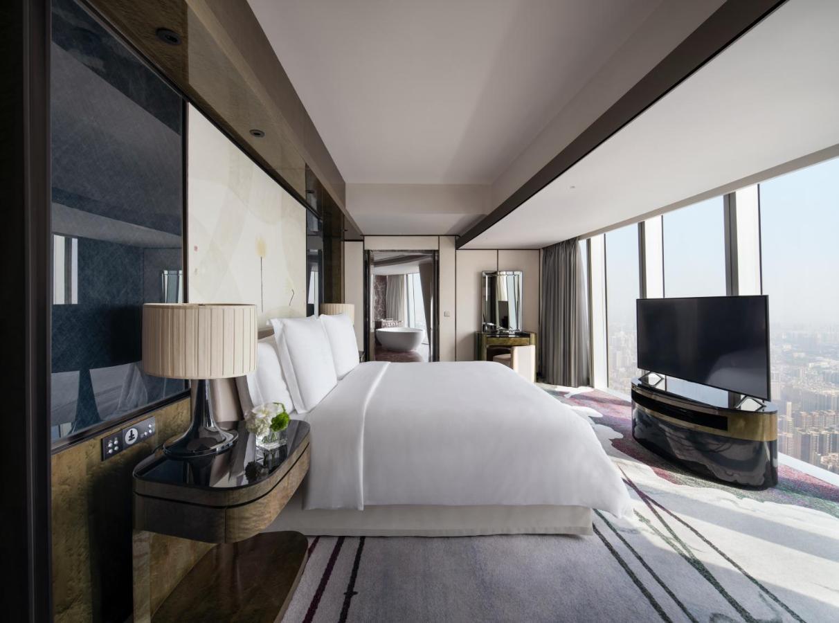 Four Seasons Hotel Guangzhou-Free Shuttle Bus To Canton Fair Complex & Overseas Buyer Registration Services During Canton Fair Period Exterior foto